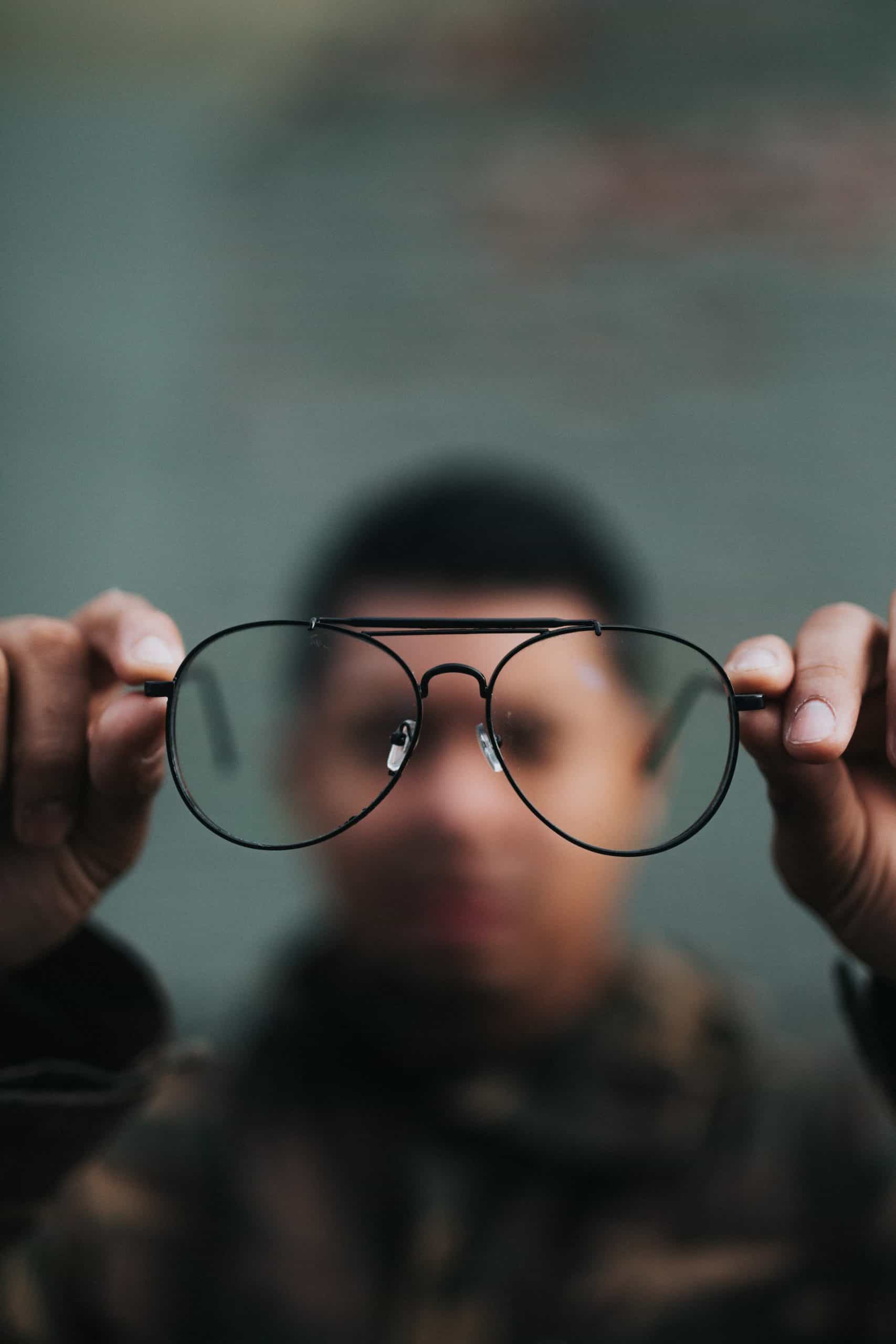 Poradnik dotyczący okularów ochronnych korekcyjnych – dbaj o swoje oczy podczas pracy!