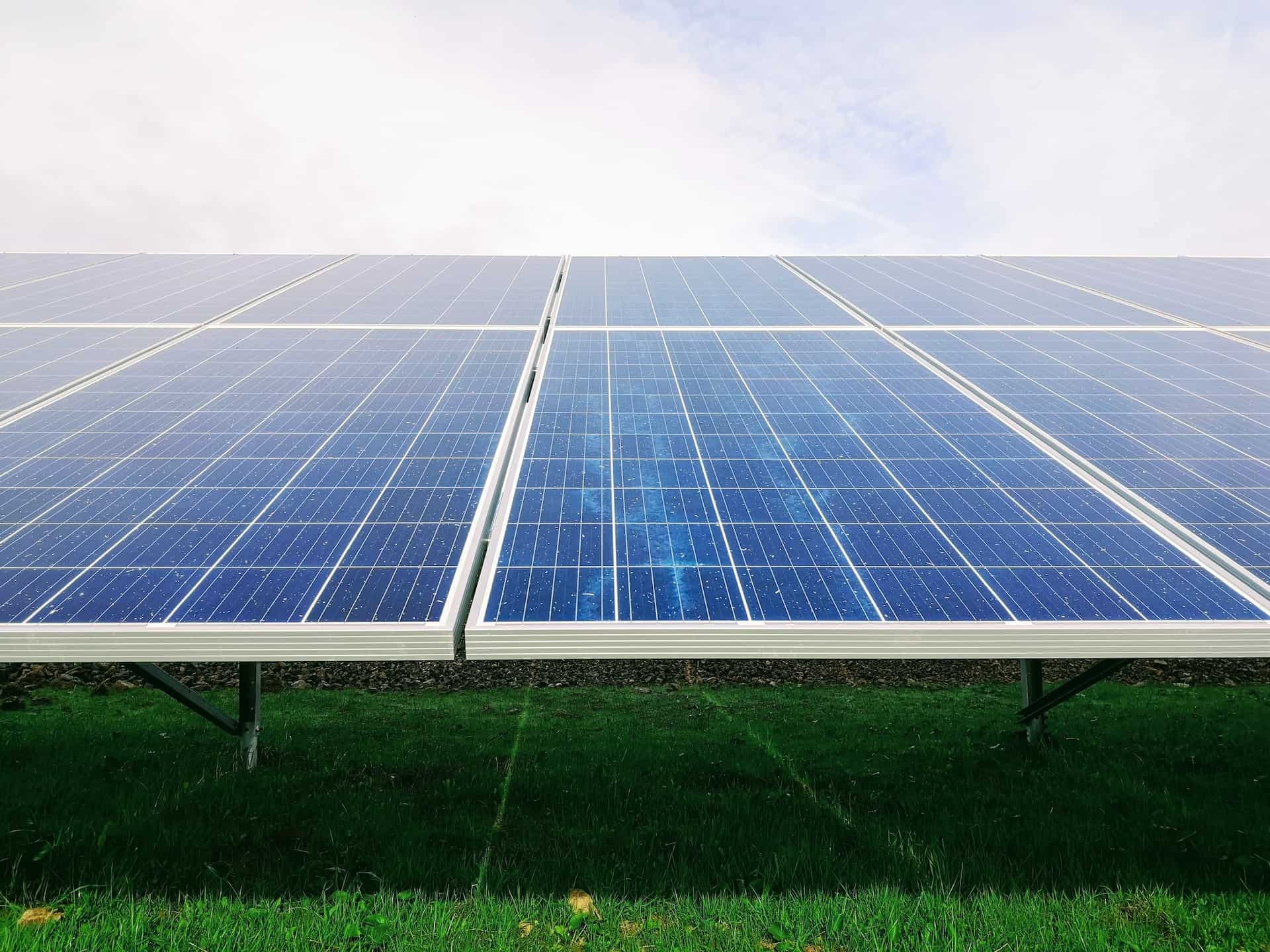 Energia słoneczna jako klucz do oszczędności: Jak zainstalować i wykorzystać panele fotowoltaiczne