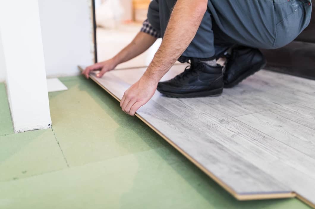 Jak wybrać idealne panele podłogowe do naszego domu?